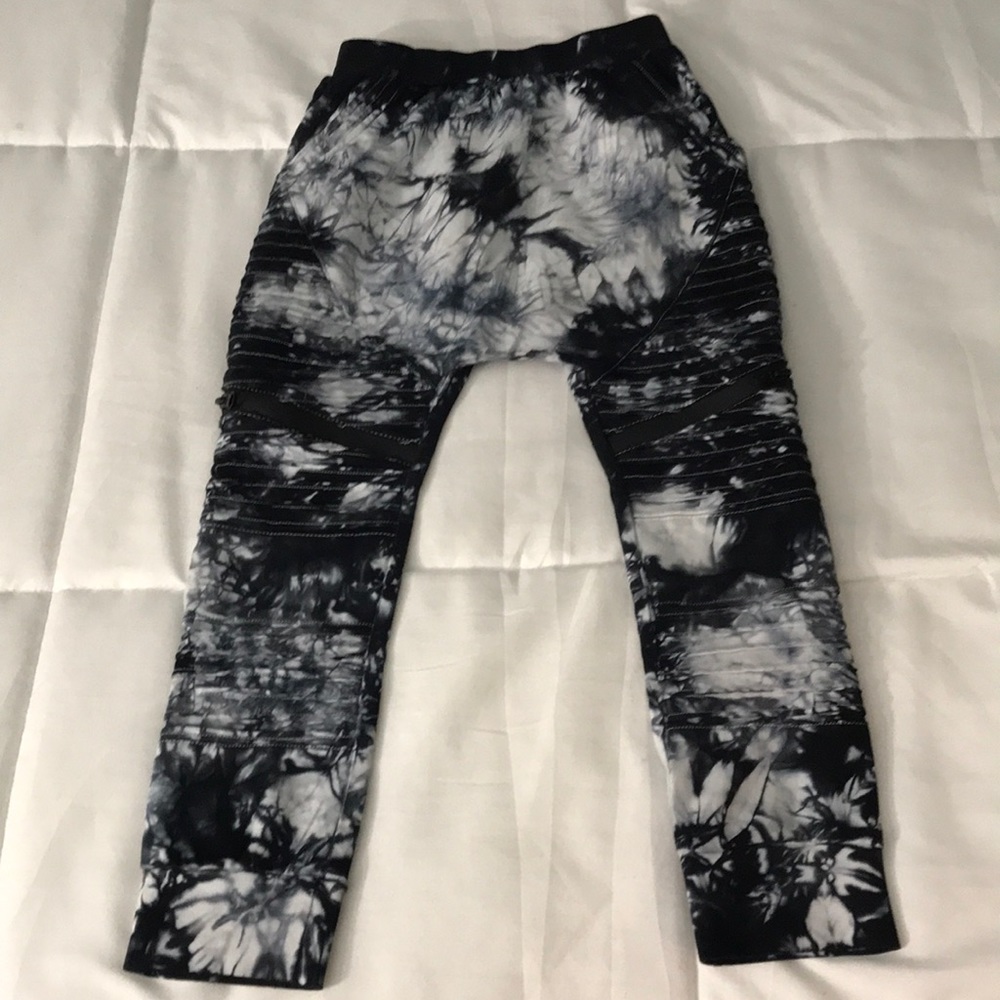 POSH KIDDOS BIKER JOGGERS BLACK AND WHITE TIE DYE SIZE 7